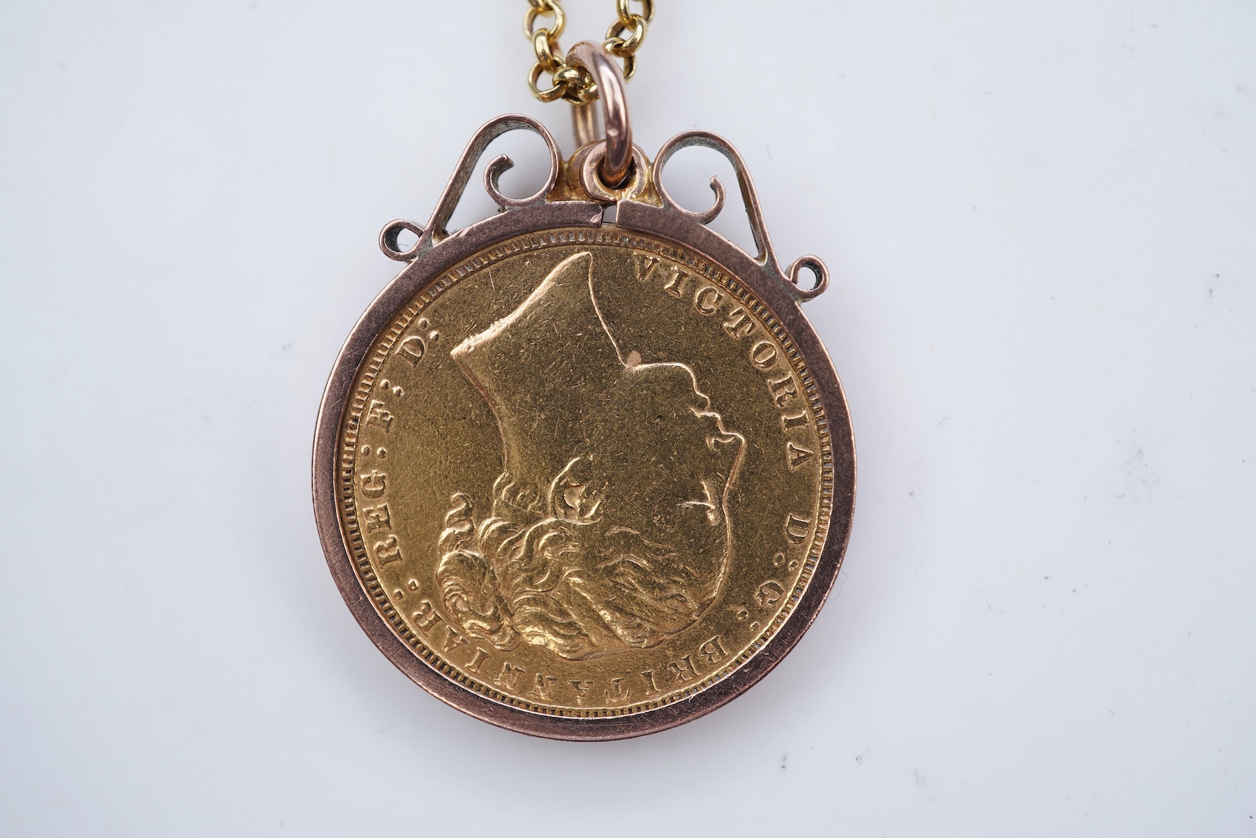 A Victorian gold sovereign pendant